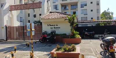 Codigo 19505. Umbral de las Quintas – Oportunidad única de vivir con comodidad y excelente ubicación. Apartamento de 84 m² en quinto piso, iluminado y con distribución ideal para disfrutar en familia: 3 habitaciones (principal con baño privado), sala-comedor integrada, cocina integral, zona de oficios, cuarto de servicio con baño, depósito y parqueadero. El conjunto ofrece exclusivas zonas sociales con piscina para adultos y niños, juegos infantiles y salón social, perfectas para el entretenimiento y el descanso. Valor de venta $350.000.000 y administración $462.000. Una inversión con alta proyección y calidad de vida. ¿Agendamos visita?