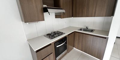 Arriendo apartamento en La Cuenca, consta de 70mt, 2 alcobas, 2 baños, 2 closet, sala comedor, cocina integral, parqueadero cubierto, cuarto útil, en unidad cerrada completa, piscina, juegos infantiles, salón social, portería 24 horas, juegos infantiles,
