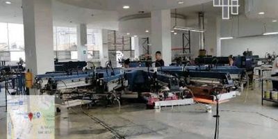 Se vende Bodega en sector El Poblado Barrio Colombia, cuenta con un área de 2.372m2, distribuidos en Zona de oficinas con 2 baños, cocineta, Zona de producción con zona baños hombres, zona baño mujeres, cafetería, Puerta camión, malacate de 1.500 kilos, piso reforzado 1.800 kg/m2, energía trifásica 13.200 voltios, cerca a San Diego, Premium Plaza, Metroplús,  estación metro industriales y exposiciones, especial para confecciones, academia, call center, EPS.

Valor 13.000.000.000