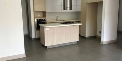 Para mayor información escribanos vía WhatsApp y uno de nuestros agentes inmobiliarios te atenderá.
ALQUILO EXCELENTE APARTAMENTO MODERNO , consta 2 habitaciones 3 Baños la principal i con vestier, cocina americana, cuarto del servicio , balcón, 2 parqueaderos paralelos.
