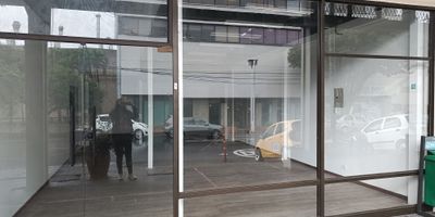 ¿Buscas el lugar perfecto para tu próximo emprendimiento? Tenemos el local ideal para ti.

Se renta un local con una ubicación privilegiada en un concurrido centro comercial. Su cercanía a vías de transporte público y su ubicación en una zona de alto tránsito peatonal lo convierten en el espacio perfecto para cualquier tipo de negocio.

Imagina tu negocio prosperando en un entorno exclusivo y concurrido. No pierdas la oportunidad de agendar tu cita y descubrir todo lo que este local tiene para ofrecer. ¡Te esperamos!
