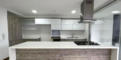 Para mayor información escribanos vía WhatsApp y uno de nuestros agentes inmobiliarios te atenderá.
HERMOSO Apartamento en Condominio Ciudad Jardín, exclusiva zona al Sur de Cali.
Piso con Ascensor que baja hasta sótanos del parqueadero.
Área Construida: 149
Consta de Baño social, Cocina Abierta (equipada con torre de hornos), balcón principal, zona de oficios, amplia Sala – comedor, Estudio, 2 Alcobas auxiliares cada una con baño y closet, Alcoba Principal con Baño, Vestier y balcón, alcoba del servicio con baño privado, parqueadero doble y deposito.
Aires Acondicionados.
Excelente vista al club Campestre Cali, El condominio cuenta con zonas sociales, tiene piscinas para niños y adultos, sauna, salón de juegos, salones sociales, turco, gimnasio, teatrino.
Sitios de interés cercanos: universidades, colegios, centros médicos, supermercados, centros comerciales y Club Campestre
