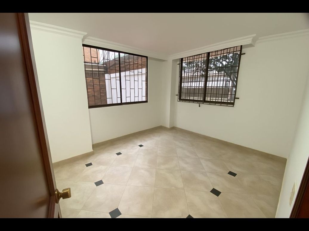 Apartamento de 3 alcobas en venta en La Calleja, Bogotá, 86 m² · foto 8 de 16