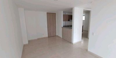 Este hermoso apartamento se encuentra ubicado en la encantadora ciudad de Armenia, en uno de los municipios más emblemáticos del Quindío. Con una excelente ubicación, este inmueble ofrece fácil acceso a múltiples servicios y comodidades dentro de una zona residencial tranquila y segura.

Cuenta com un área construida de 87.85 M2, este apartamento cuenta con un total de 3 acogedoras habitaciones, con 2 baños completos, clósets, sala comedor, balcón, cocina integral, zona de lavandería y parqueadero.
Ubicado en conjunto cerrado con vigilancia 24h, porteria, piscina, zona infantil, salon social, zonas verdes, ascensor, zona bbq. 
En el sector encontramos restaurantes, supermercados, transporte público cercano.

En resumen, este apartamento es una excelente opción para quienes buscan un hogar cómodo, seguro y bien ubicado en la hermosa ciudad de Armenia. Con todas estas características, no puedes dejar pasar esta oportunidad de inversión en uno de los mejores lugares para vivir en Colombia. ¡Contáctenos ahora y haga su sueño de tener un hogar propio una realidad!
