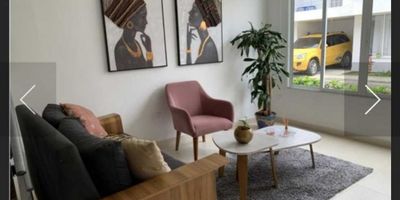 Se vende casa en conjunto cerrado en Circasia Quindío, cuenta con un área construida de 112 metros cuadrados, 3 alcobas, 3 baños, cocina integral equipada , calentador, sala comedor, estudo, zona de ropas, balcon, tanque de reserva, cortinas nuevas., parqueadero.

El conjunto cuenta con portería / recepción, parqueadero para visitantes, parques cercanos, zona infantil, zona residencial, zonas deportivas, zonas verdes, , transporte público cercano.

 
