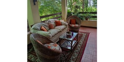 Excelente ubicaicon para ti que deseas vivir en una casa finca en medio de la ciudad.

Se vende casa Lote de 1,156 mt, ubicadoa en San Lucas.

Esta propiedad tiene dos aguas, agua comunal por ser casas muy antiguas nativos de la fundación de San Lucas hace más o menos setenta años, es lote privado entonces no paga administración, tiene mucha naturaleza muchos árboles amigable con el medio ambiente.

San Lucas fue declarado reserva del medio ambiente, para una familia que les guste vivir en casafinca dentro de la ciudad.

Son 2 casas en el mismo lote, 2 matriculas se vente completa.
