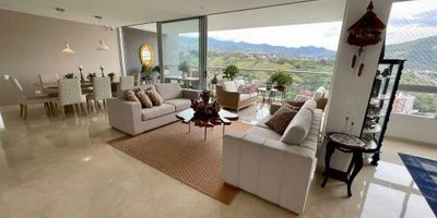 Para mayor información escribanos vía WhatsApp y uno de nuestros agentes inmobiliarios te atenderá.
Apartamento hermoso Edificio, Pisos de mármol, clima privilegiado, apto muy iluminado ( nunca sol de tarde), Ubicación estratégica frente al zoológico.
Habitación principal con walking closet y baño con lavamanos doble, 2 habitaciones auxiliares cada una con baño, Estudio/oficina y estar de tv independientes, Cocina integral con barra, cuarto de ropas y cuarto de servicio con baño, Todas los espacios de la casa tienen buena vista.
Balcón amplio, 2 closet de linos.
Sala comedor amplias con baño social.
Conjunto exclusivo con piscina de adultos y niños climatizada, gimnasio, turco, sauna, salón social grande, senderos, parque de niños y de mascotas, 3 parquederos y 1 depósito, 2 ascensores por torre.
