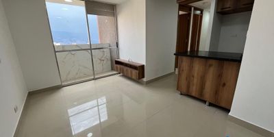 Arriendo hermoso apartamento en robledo pajarito 7 lunas, con un area de 53 m2 aproximadamente. El apartamento cuenta con 3 habitaciones con closet, 2 baños cabinados con calentador de agua a gas, cocina integral con red de gas , sala comedor, zona de ropas y balcon en piso 19. La unidad cuenta con porteria 24 horas, ascensor, parqueaderos comunes, piscina, salon social, juegos infantiles, cancha sintetica y gimnasio. Ubicado cerca a estacion del metro cable aurora, Colegio alfonso upegui orozco, parroquia san francisco de la paz, entre otras, excelentes rutas de transporte.