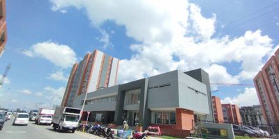 CONJUNTO LIRIO. LAGOS DE TORCA. Primer piso, hermosos acabados. Dos habitaciones, con closet, un baño, cocina concepto abierto, calentador a gas, piso madera laminada. Garaje comunal, asignado por administración, según disponibilidad. Gimnasio, salón de juegos, terraza BBQ, zona infantil. Cerca a universidades, Club El Rancho, Centro Comercial Santafé, Terminal transporte del norte. Vía de acceso autopista. Servicio transporte alimentador, rutas sitp. CITA PREVIA