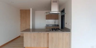 Para mayor información escribanos vía WhatsApp y uno de nuestros agentes inmobiliarios te atenderá.
Encantador inmueble ubicado en Pietrasanta.
En excelentes condiciones, con amplios espacios y modernos acabados que gozan de buena iluminación natural.
Este sector es tranquilo y agradable, cercano a la zona comercial de San Antonio De Pereira, colegios, centros comerciales, restaurantes, clínica Somer, City Medica, entre otros.
También cuenta con rutas de transporte cercanas y cómodas vías de acceso.
