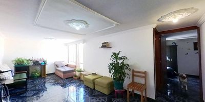 Descubra este encantador apartamento en venta en Ciudadela Cafam, una oportunidad ideal para quienes buscan comodidad y funcionalidad. Ubicado en un quinto piso, este hogar ofrece una distribución inteligente que maximiza cada espacio. Disfrute de una luminosa sala comedor, perfecta para el entretenimiento y la vida familiar. La cocina , invita a la creación culinaria. El apartamento cuenta con un baño social completo, una alcoba auxiliar versátil y una espaciosa alcoba principal con baño privado, garantizando privacidad y confort. Aunque se encuentra en un quinto piso sin ascensor, la vista y la tranquilidad que ofrece compensan con creces. ¡No pierda la oportunidad de hacer de este su nuevo hogar!
NID 35101280124

