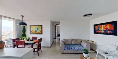 Este acogedor apartamento de 61 metros cuadrados te ofrece un ambiente tranquilo con vista interior desde un piso once, acceso por ascensor, parqueadero propio cubierto y depósito, y una distribución cómoda con tres habitaciones, dos baños, sala comedor con balcón, cocina integral y zona de lavandería, todo con piso cerámico. El conjunto brinda espacios pensados para tu bienestar como salón social, gimnasio, piscina, zona infantil y vigilancia privada todo el día. Su ubicación es ideal, con cercanía al centro comercial Mayorca, supermercados, colegios, universidades y vías de acceso prácticas que hacen tu día a día más cómodo y conectado.
 h_property_nid_ref:  43585209660
 h_property_uuid_detail:  624c6b54-2cce-4311-9d3a-aa60c6b8389c
 ubicacion: Envigado,Loma del Barro
 Inmueble ofertado por nuestro aliado HABI.