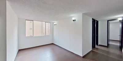 Apartamento en venta de 56M², con vista interior, ubicado en un 3er piso (Torre 5 Apto 301), acceso por ascensor, parqueadero comunal. Consta de 3 habitaciones, 2 baños, sala comedor, cocina integral y zona de lavandería. Tiene piso cerámico. El Conjunto cuenta con salón comunal, parque infantil, zonas verdes y vigilancia privada las 24 horas. Cerca a centro comercial Viva; cerca a tiendas y supermercados de barrio; cerca a colegio  Antonio Van uden sede C; cerca a paraderos del SITP; Vías de acceso por la Carrera 123 y Calle 14b.
 h_property_nid_ref:  31045512801
 h_property_uuid_detail:  ae30095f-cda2-4593-b64d-8b1b768502cf
 ubicacion: Bogotá,El Chanco 1
 Inmueble ofertado por nuestro aliado HABI.