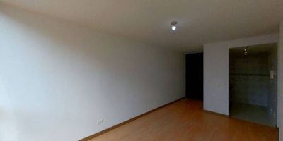 Apartamento en venta de 45m2, con vista exterior, ubicado en un 3er piso (Torre B Apto 306), acceso por Ascensor, parqueadero comunal. Consta de 3 habitaciones, 1 baño, sala comedor, cocina integral y zona de lavandería. Tiene piso laminado en habitaciones y zona social y cerámico en baños y cocina. El conjunto cuenta con salón comunal, zonas verdes, parque infantil y vigilancia privada las 24 horas. Cerca a centro comercial  Gran Plaza Bosa; cerca a almacenes de cadena Tienda Ara, Tienda D1, Surtimax; cerca a colegio Distrital Manuel Cepeda Vargas; cerca a paraderos del SITP; Vías de acceso por la Calle 56 Sur y Carrera 81j.
 h_property_nid_ref:  39083759769
 h_property_uuid_detail:  ca89fcaf-4508-440c-b7bd-9d80610b5090
 ubicacion: Bogotá,La Paz Bosa
 Inmueble ofertado por nuestro aliado HABI.