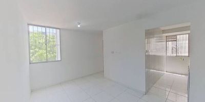 Apartamento en venta de 46M², con vista interior, ubicado en un 2do piso (Torre 6 Apto 201), acceso por escaleras, parqueadero comunal. Consta de 3 habitaciones, 1 baño, sala comedor, cocina integral y zona de lavandería. Tiene piso cerámico en todas sus zonas. El conjunto cuenta con cancha, salón comunal y vigilancia privada las 24 horas. Cerca a almacenes de cadena como Olímpica, Tiendas D1, Ara e Isimo; cerca a Colegio Villas de San Pablo; Vías de acceso por la Calle 134.
 h_property_nid_ref:  35774460510
 h_property_uuid_detail:  39715fdb-5a50-483c-97ff-923ef578f570
 ubicacion: Barranquilla,Caribe Verde
 Inmueble ofertado por nuestro aliado HABI.
