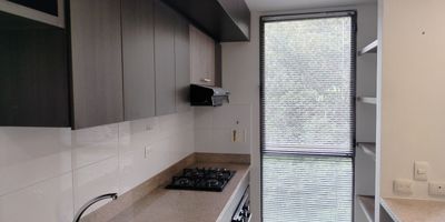 apartamento en venta o arriendo en poblado sector las palmas, ubicación con muy buenas rutas de transporte, supermercado y tiendas cerca.