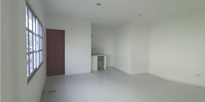 LOCAL EN ARRIENDO EN MANGA Se arrienda local comercial, primer piso. Excelente zona para ubicar un negocio. Local amplio y en muy buen estado. No tiene administración.CÓDIGO WASI 9483993