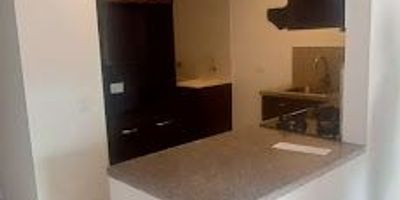 area 56.87 mts, excelente iluminacion, sala comedor, 1 habitacion con wolking closet, baño privado y balcon, baño auxiliar, cocina integral a gas, black out, zona de ropas, edificio cuenta con terraza, bbq, 1 garaje, no deposito 399-2165