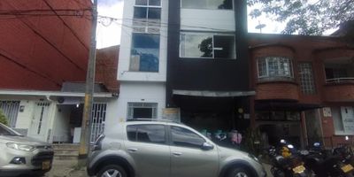 2 SALONES COCINETA 2 BAÑOS PISO EN CERAMICA OFICINAS CON AIRE ACONDICIONADO