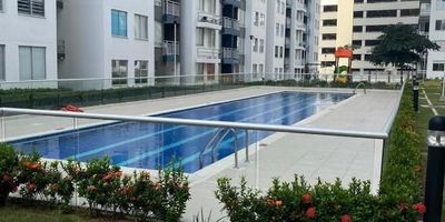 Conjunto Torino, apartamento de 54m2, 3 habitaciones, sala comedor, 2 baños, cocina integral con zona de ropas, balcon, piso 10 con espectacular vista, dos ascensores, shut de basuras, parqueadero 2 vehiculos, el conjunto cuenta con bastantes amenidades como son piscina adultos, piscina niños, piscina entrenamiento, zonas parques infantiles, gimnasio, zona de mascotas, cerca a centros comerciales y parques espectaculares.