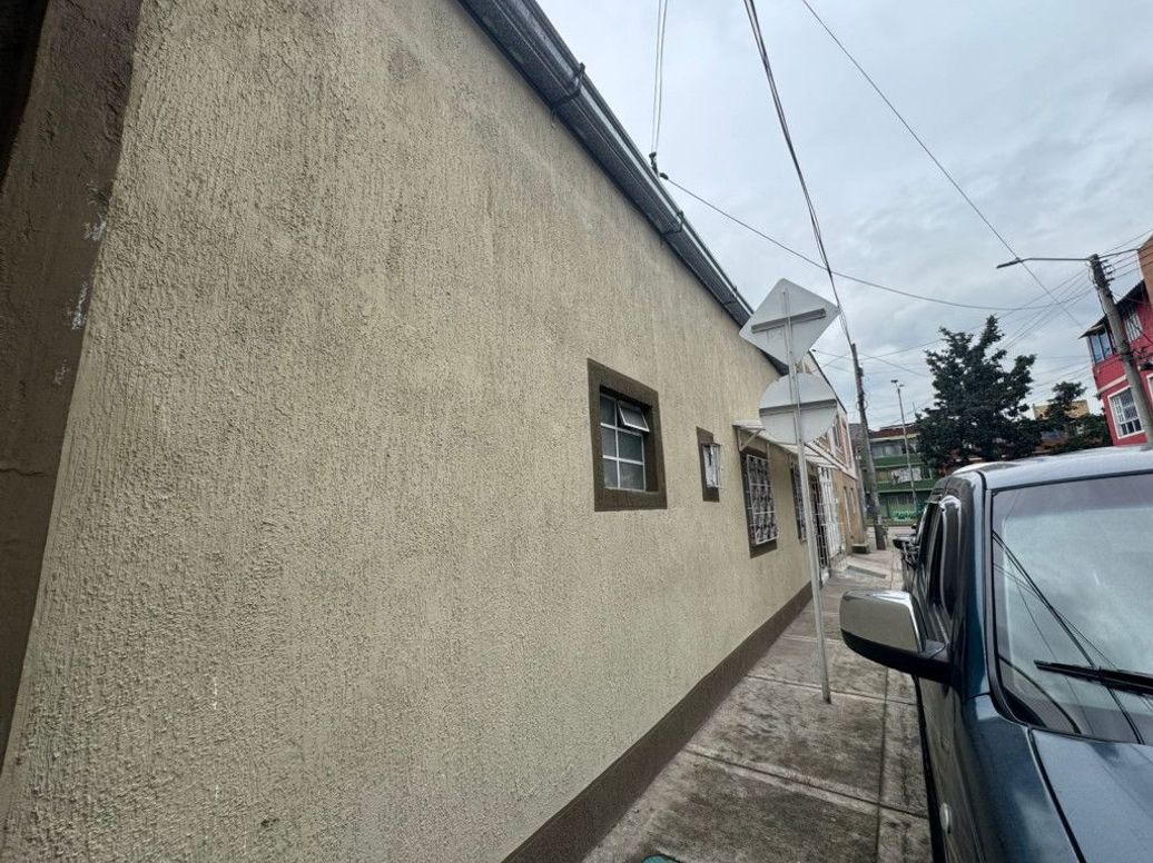 Casa de 3 alcobas en venta en Santa Lucía, Bogotá, 47 m² · foto 2 de 13