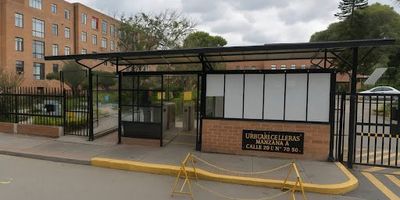 vendo magnífico apartamento ubicado en el cuarto piso, ideal para quienes buscan vivir en un sector céntrico y residencial con fácil acceso entre la Avenida Boyacá y la Avenida La Esperanza. El inmueble consta de tres 3 alcobas y dos 2 baños completos. Cuenta con una moderna cocina integral y se destaca por sus excelentes acabados en todo el interior. Además, incluye un garaje privado y cubierto. La seguridad está garantizada con vigilancia las 24 horas del día. 