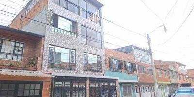Apartamento en arriendo en Catalina, cuenta con 64 mts, Apartamento en casa residencial cuenta con sala comedor en un solo ambiente, tres habitaciones con closet, un baño con calentador a gas, cocina semi integral a gas, se encuentra ubicado en un tercer piso. vías de acceso por la AV PRIMERO DE MAYO, AV VILLAVICENCIO y cerca al trasporte publico. Para más información comuníquese con la ejecutiva comercial Mireya Fernandez al celular o whatsapp  3185852013 o al correo mireya.fernandezinmobiliariasaliadas.com