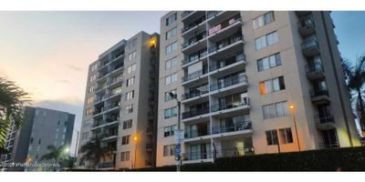 Apto. en venta en Bocochalema. Cuenta con cocina de concepto abierto, sala-comedor, 3 alcobas (la ppal con baño privado) 2 baños, zona de oficios, parqueadero propio (descubierto). Zona social con piscina (adultos-niños), 3 salones sociales, juegos infantiles, gimnasio. turco, cancha múltiple. Excelente ubicación, cerca a centros comerciales, universidades, colegios, varias vías de acceso. - 25-1874