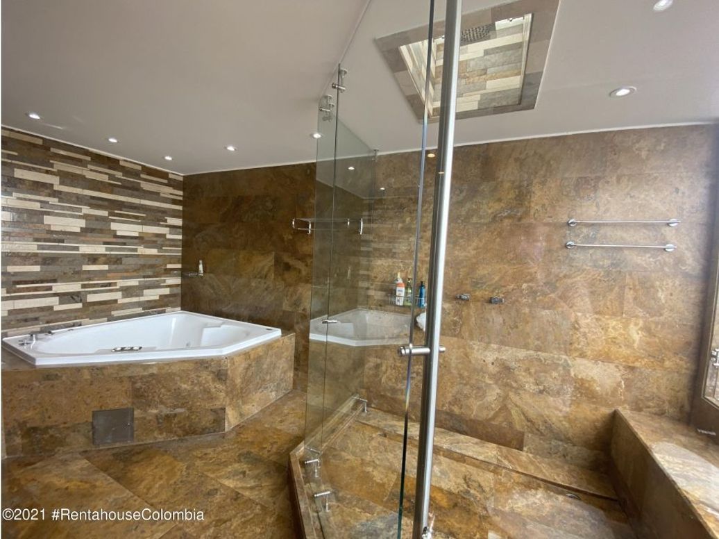 Apartamento de 5 alcobas en venta en Santa Barbara Central, Bogotá, 420 m² · foto 12 de 20