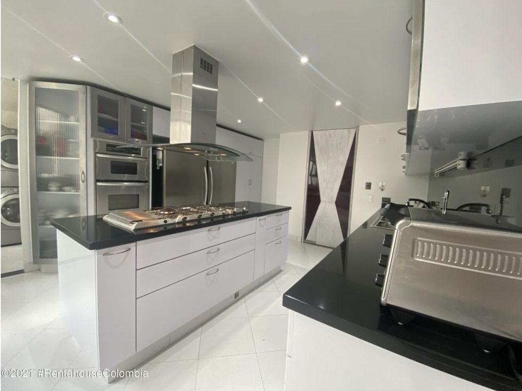 Apartamento de 5 alcobas en venta en Santa Barbara Central, Bogotá, 420 m² · foto 5 de 20