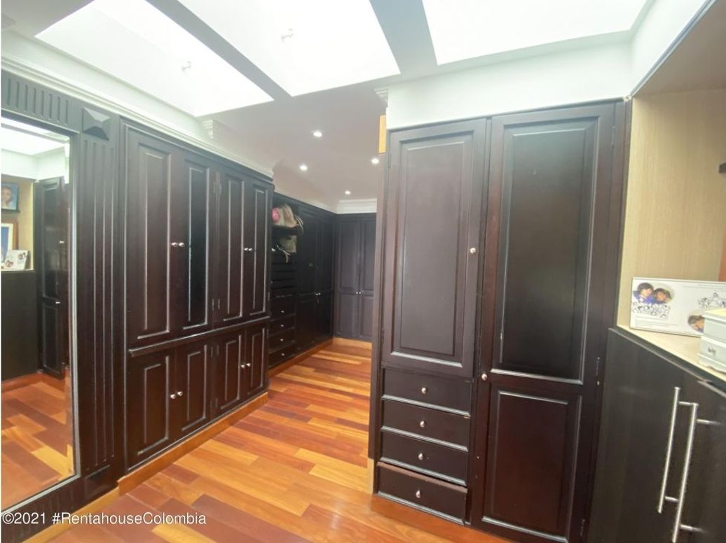 Apartamento de 5 alcobas en venta en Santa Barbara Central, Bogotá, 420 m² · foto 11 de 20