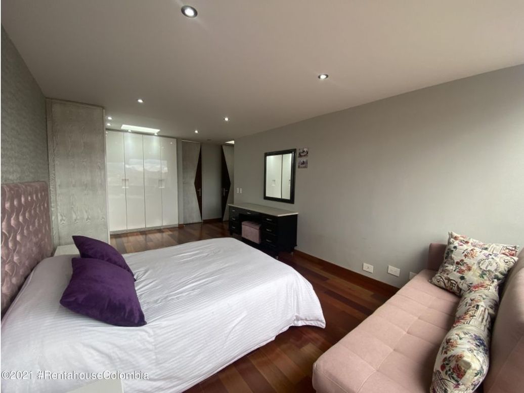Apartamento de 5 alcobas en venta en Santa Barbara Central, Bogotá, 420 m² · foto 13 de 20