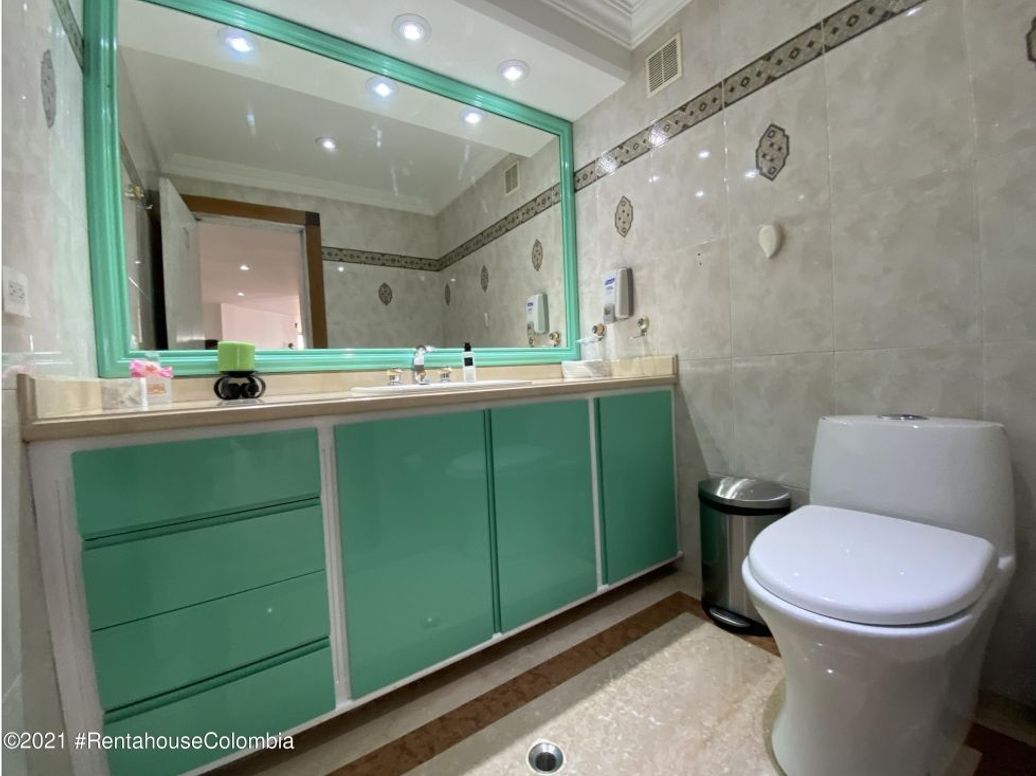 Apartamento de 5 alcobas en venta en Santa Barbara Central, Bogotá, 420 m² · foto 4 de 20