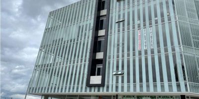 Rentahouse Vende Magnifica Oficina esquinera, con excelente iluminacion natural, comodos espacios, ubicada en complejo comercial en la Milla de Oro de la Sabana, muy buena oportunidad de inversion. LLAMA YA!!!! - 25-431