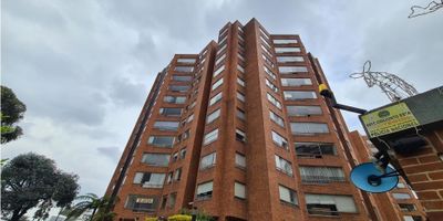 Rent-A-House vende espectacular apartamento en La Calleja, de 3 alcobas (la principal con bano), 3 baños, con 110 mts de área construida, 2 parqueaderos, deposito, buena iluminación natural, amplios espacios, en un 7mo piso con vista interior, calido, excelente ubicación, el conjunto residencial cuenta con club house. Gran oportunidad para inversionista, actualmente genera renta. - 25-713