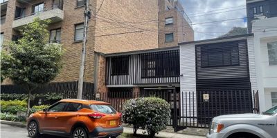 Rentahouse Vende Casa para Remodelar o para Constructora, en excelente ubicacion con uso mixto, amplios espacios, ideal para spa, clinica odontologica, cercana a vias principales, a centros comerciales, transporte publico, Una estupenda oportunidad , LLAMA YA!!! - 25-478