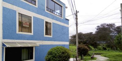 Casa Venta Tocancipa Su busqueda termino invierta en este inmueble amplio y  con gran  iluminacion natural Ubicado a tan solo veinte kilometros de Bogota sus ahorros creceran en este gran municipio con buenas vías de acceso desde y hacia Bogota haga de este inmueble su hogar ideal - 25-349