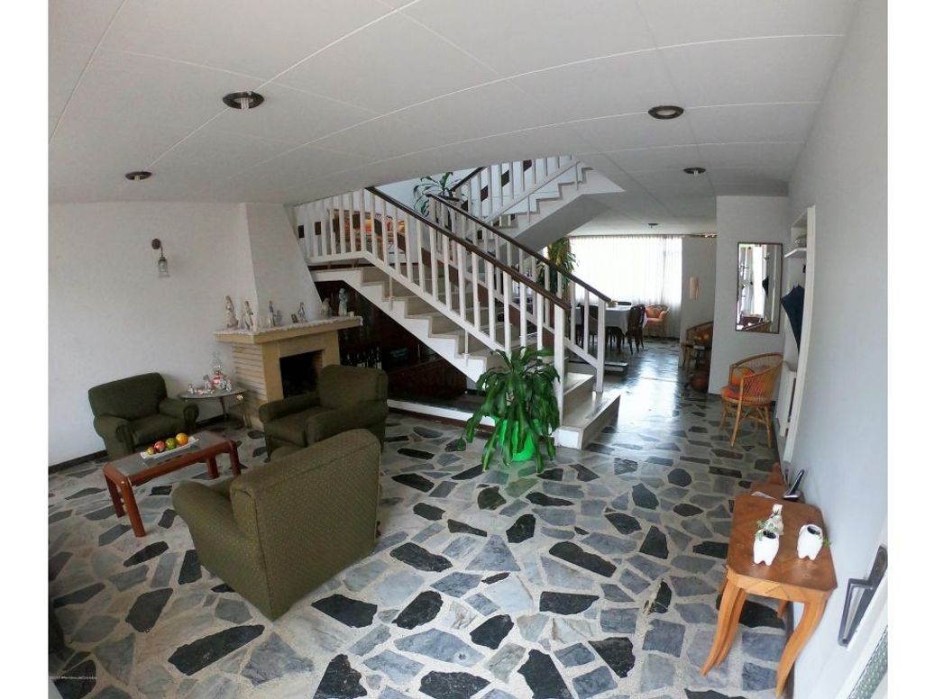 Casa de 4 alcobas en venta en Alhambra, Bogotá, 296 m² · foto 2 de 20