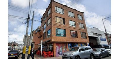 Rentahouse vende Edificio de cuatro pisos y terraza, para uso comercial y residencial, ubicado en zona comercial y muy transitada. Cuenta con 6 apartamentos de dos habitaciones, un baño, cocina, zona de ropas y citofono, ademas de cuatro locales comerciales en el primer piso, cada uno con su baño. EXCELENTE OPORTUNIDAD DE INVERSION, PRECIO NEGOCIABLE. - 25-658