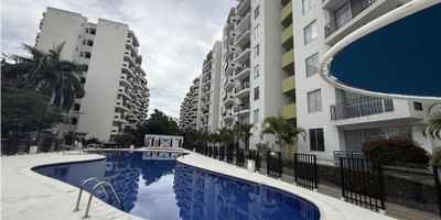 Apartamento de 55 m² en Ricaurte con balcón, 2 habitaciones, 2 baños, moderna cocina abierta y parqueadero. Conjunto tipo resort con 4 piscinas, jacuzzis, canchas de tenis, fútbol sintético, baloncesto y vóley playa. Ideal para vivir o invertir, combinando confort, estilo y entretenimiento en un solo lugar. Vive la experiencia de tener tu propio espacio en uno de los conjuntos más completos de Ricaurte. Este moderno apartamento de 55 m² ofrece:

Balcón privado para disfrutar de la brisa y las vistas.

2 habitaciones y 2 baños con acabados contemporáneos.

Cocina abierta de diseño moderno, ideal para compartir y disfrutar.

1 puesto de estacionamiento exclusivo.

El conjunto residencial es un verdadero paraíso vacacional, con áreas pensadas para el descanso y la recreación:

4 piscinas para grandes y pequeños.

Jacuzzis para relajarte después de un día activo.

Cancha de tenis y fútbol sintético para los amantes del deporte.

Cancha de baloncesto y voleibol playero para vivir la diversión en equipo.

Una combinación perfecta de comodidad, estilo y entretenimiento para disfrutar todo el año, ya sea como vivienda o inversión vacacional. - 25-1794