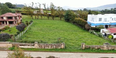 Rent-A-House vende hermoso lote residencial en Vereda Marquez de La Calera, 24 m2 de frente por 36 m2 de fondo, a 25 minutos de Bogota accesando por la calle 174 con carrera 7ma. Cercano a colegios, iglesia, teatro La Baranda y restaurantes que hacen de la zona un lugar ideal y tranquilo para vivir disfrutando de la naturaleza. Porcentaje de ocupacion 20%. - 25-195