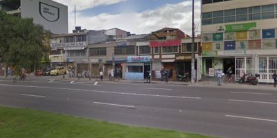 Se Vende Apartamento  Comercial con excelente ubicacion, a pocos metros del Parque Simon Boivar, en el 1er piso, Zona de Parqueaderos para 2 vehiculos se puede usar como local comercial. En el 2do. piso apartamento que consta de sala comedor, cocina integral independiente,  3 alcobas, 2 baños, área de lavado independiente y terraza. Recien remodelado con excelentes acabados. CONTACTANOS - 25-749