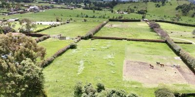 Rentahouse Vende terreno en la calera, listo para construir, rodeado de verde y aire puro, el lote cuenta con su entrada independiente, esta cercano a vias principales a tan solo 30 minutos de Bogotá, este terreno le permitirá construir la casa campestre que siempre ha deseado, no dude en contactarnos para mayor información. Rentahouse offers land for sale in La Calera, ready for construction. Surrounded by greenery and fresh air, the lot features its own independent entrance and is conveniently located near main roads, just 30 minutes from Bogotá. This property offers the perfect opportunity to build the countryside home you've always dreamed of. Don't hesitate to contact us for more information! - 25-1611