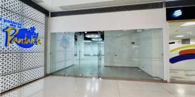 Rentahouse vende local comercial de 317 metros cuadrados ubicado en el centro comercial Paseo del Río es una excelente inversión para su marca. El centro comercial cuenta con 350 locales y las mejores marcas del país, como Auteco, Star Park, Royal Films, Bolera Riobowling, Aladino Salas de Juegos, Bodytech, Crepes & Waffles, Frisby, Leonisa, DiverPet, entre otras, zona de gran valorizacion. - 25-1566