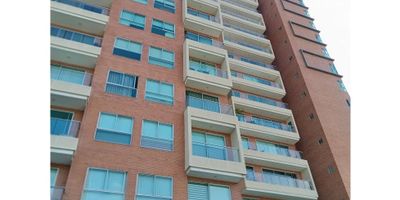 Apartamento en Arriendo, 2 Habitaciones en Exclusivo Sector de Villa Santos.

Disfruta del confort y la exclusividad en este moderno apartamento de dos habitaciones, cada una con baÃ±o interno, ideal para quienes valoran la privacidad y el estilo de vida cÃ³modo. Ubicado en un prestigioso barrio con excelente conectividad, cerca de centros comerciales, restaurantes, colegios y vÃ­as principales El edificio ofrece una completa zona social con amenidades pensadas para toda la familia: gimnasio totalmente dotado, piscina para adultos, piscina para niños, parque infantil, sauna, turco, cancha para jugar fútbol y espacio para practicar golf
Incluye parqueadero privado y cuarto útil. ¡Una oportunidad única para vivir con todas las comodidades que mereces! - 25-1491