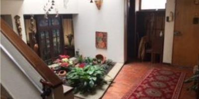 Se vende casa ideal para constructores, en cuadra cerrada Via de acceso paralela norte, frente a la estacion  Heroes. Cerca Un SanMartin clinica Country. frente a estación Héroes, uso mixto, plazoleta central.1 - 25-1714