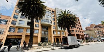 Oficina moderna en zona de alta valorización - 30 m²

Ubicada en un sector estratégico y de alta valorización, esta oficina de 30 m² ofrece un ambiente ideal para profesionales y empresas que buscan comodidad y funcionalidad. Distribución eficiente: Cuenta con un área de recepción, cafetería, sala de reuniones y un baño privado.
Estacionamiento: Puesto de parqueo incluido y parqueadero para visitantes.
Ubicación privilegiada: En una zona con excelente conectividad, cerca de comercios, transporte y servicios clave.

Ideal para startups, consultorios, despachos o cualquier negocio que requiera un espacio versátil y bien ubicado.

Agenda tu visita hoy mismo. - 25-1638