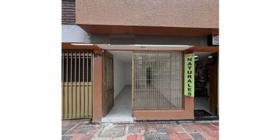 Se renta local comercial en Lago Gaitan a pocos metros de la calle 77 Cuenta con 20 m2. Cuenta con una planta abierta y un bano. Inicia tu negocio en un espacio maravilloso para prosperar y en un espacio donde hay afluencia de personas y vehiculos. Con parqueaderos publicos cercanos, comercios, vias principales y hasta zona residencial. APROVECHE LA OPORTUNIDAD - 25-1938