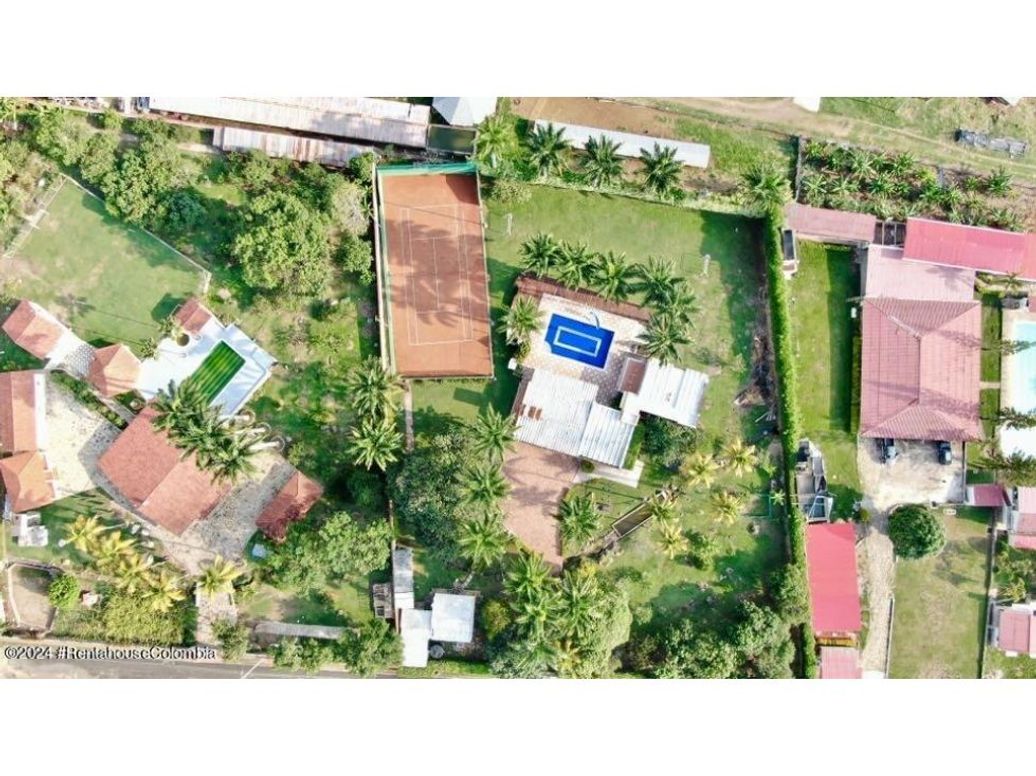 Casa de 7 alcobas en venta en Bogotá, Bogotá, 1000 m² · foto 2 de 20