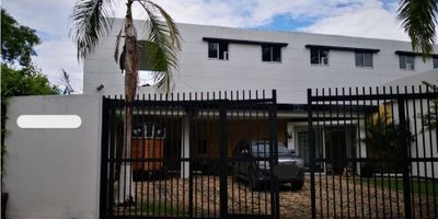 Rent-A-House vende extraordinaria casa de recreo, con 6 habitaciones con baño privado, dotada de diversas amenidades como BBQ, zona social con tv y cine, 2 comedores, zona de camping en un lote de 20x20, piscina y planta electrica. Adicional cuenta con 10 parqueaderos y la ubicacion formidable en una zona donde poder recrearse con confort y disfrutando de la naturaleza de la zona. Agenda tu cita. - 25-966